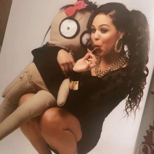 Meet your Posher, Maya